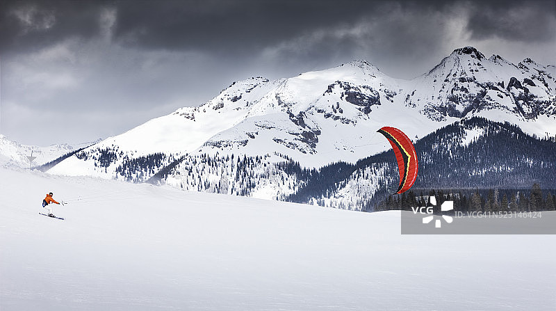 雪地风筝滑雪图片素材