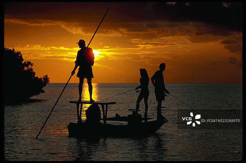 日落时分钓鱼图片素材