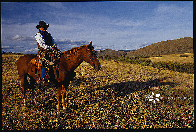骑马的牛仔图片素材