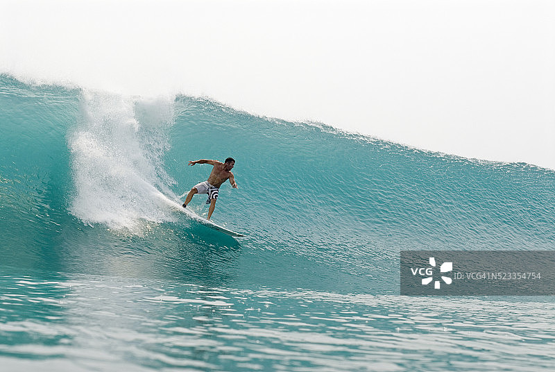 冲浪者起乘瞬间图片素材