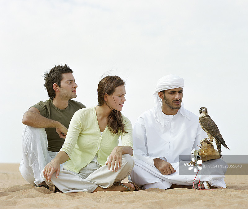 情侣迪拜度假图片素材