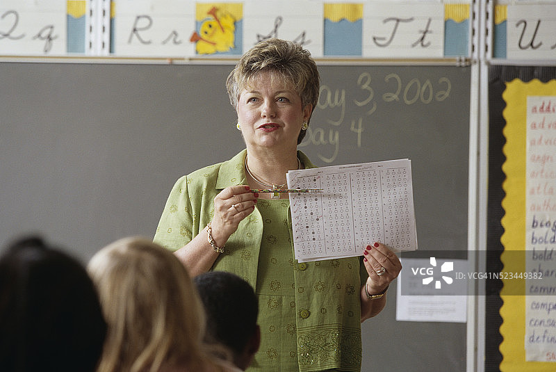 老师在课前讲解考试说明图片素材
