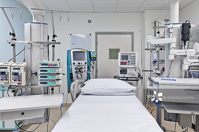 英国医院的空重症监护病床图片素材