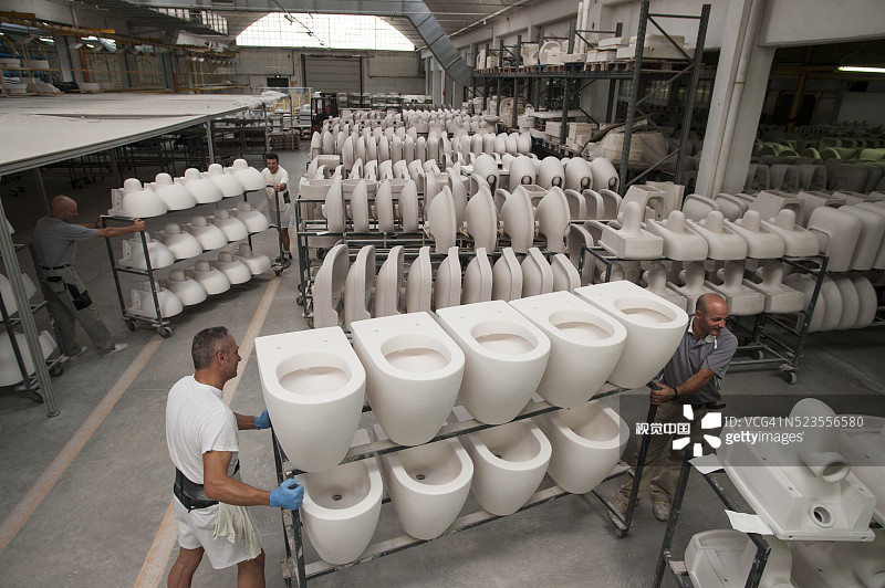 奇维塔卡斯特拉纳的陶瓷工作室图片素材