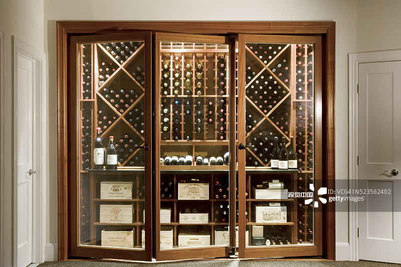 汉普顿的私人大型酒窖图片素材