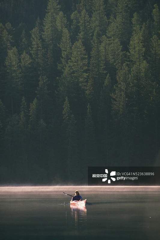 弓箭湖上的海上皮划艇图片素材