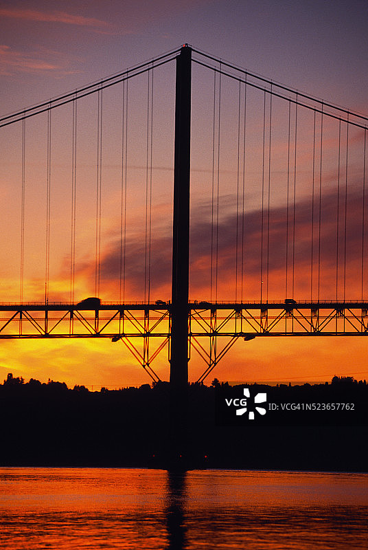 日出时分的塔科马海峡大桥图片素材