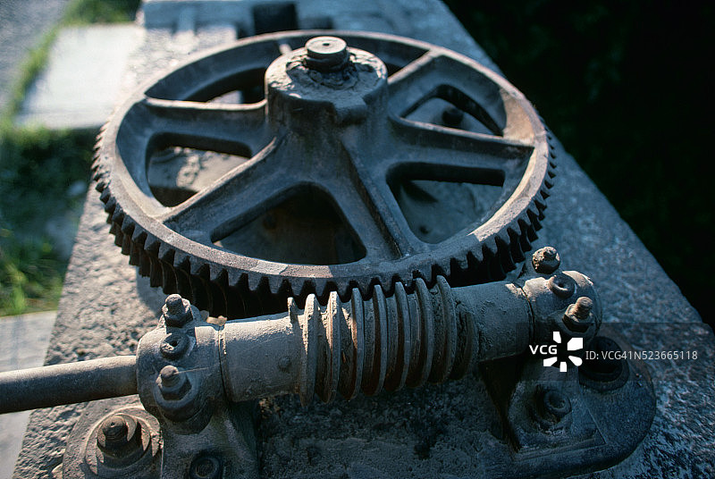 磨损的齿轮图片素材