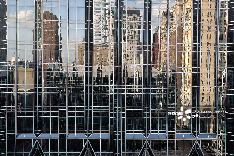 城市倒影在PPG玻璃建筑上图片素材