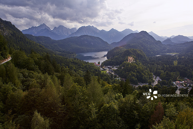 从新天鹅堡看到的景色图片素材