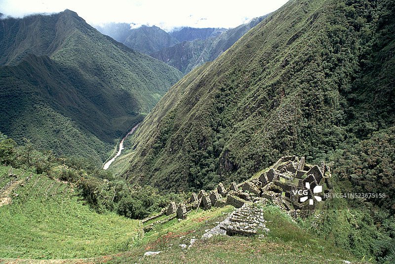 秘鲁瓦纳比丘和乌鲁班巴河图片素材