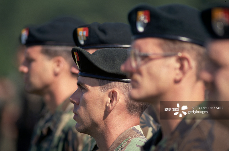 绿色贝雷帽游行图片素材