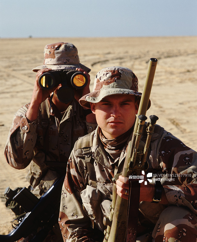 伪装特种部队狙击小组图片素材