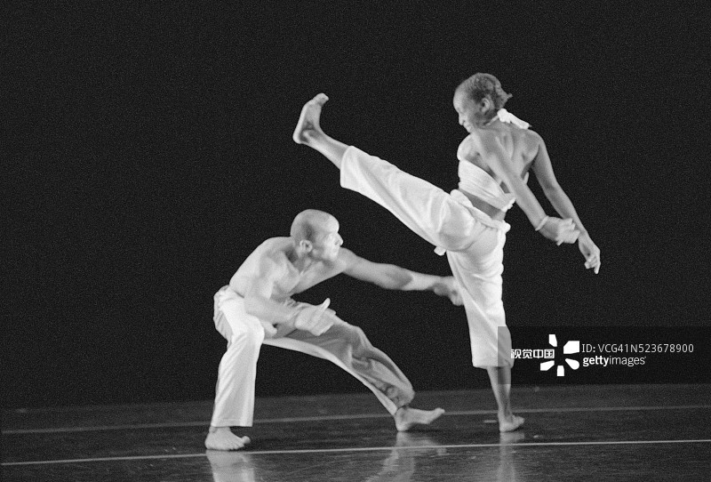 在乔伊斯剧院的传统巴西舞蹈演员图片素材