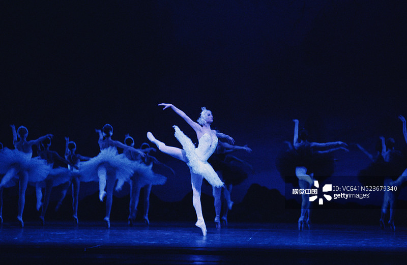 芭蕾舞剧《天鹅湖》表演图片素材