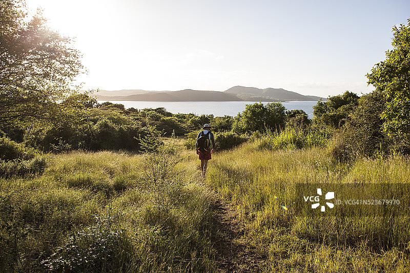 在库莱布拉走向水边图片素材