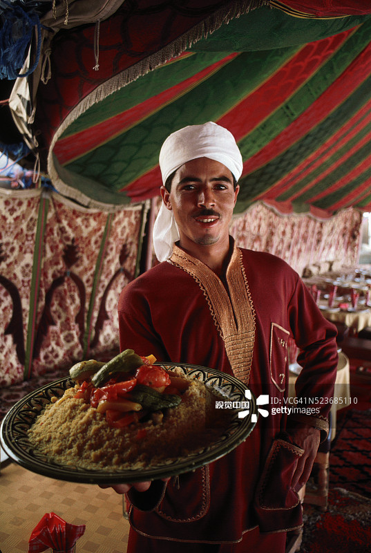 提供古斯古斯的服务员图片素材