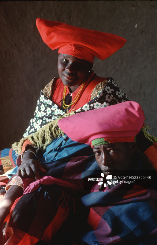博茨瓦纳的赫雷罗部落妇女身穿毛恩图片素材