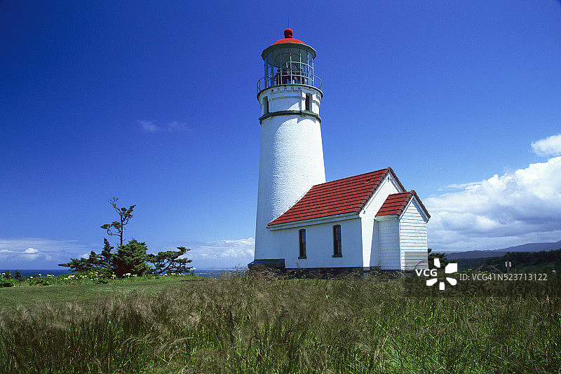 悬崖上的灯塔图片素材