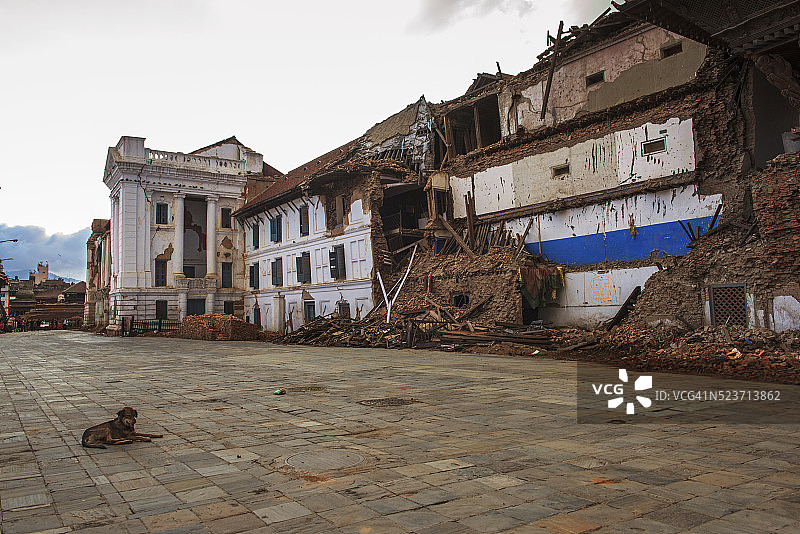 尼泊尔加德满都：加德满都杜巴广场的地震破坏图片素材