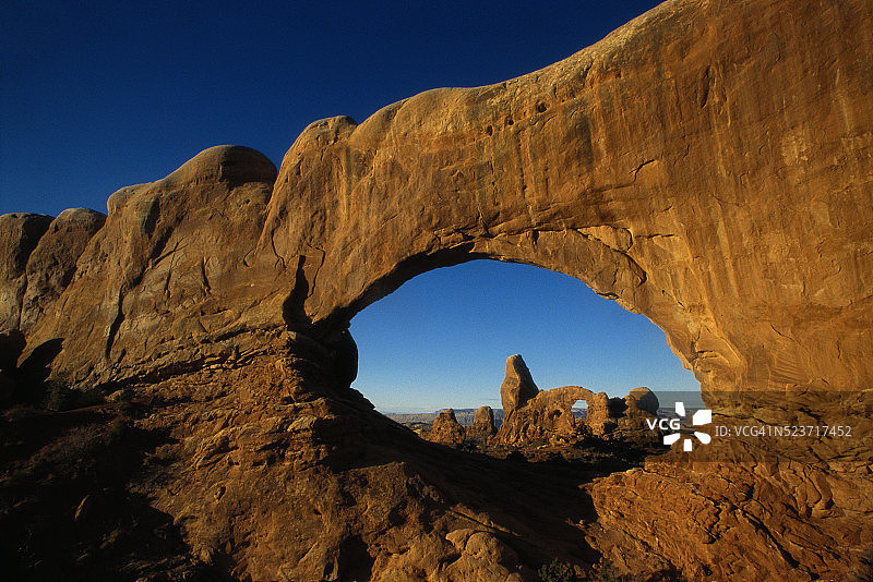 北窗和炮塔拱门图片素材