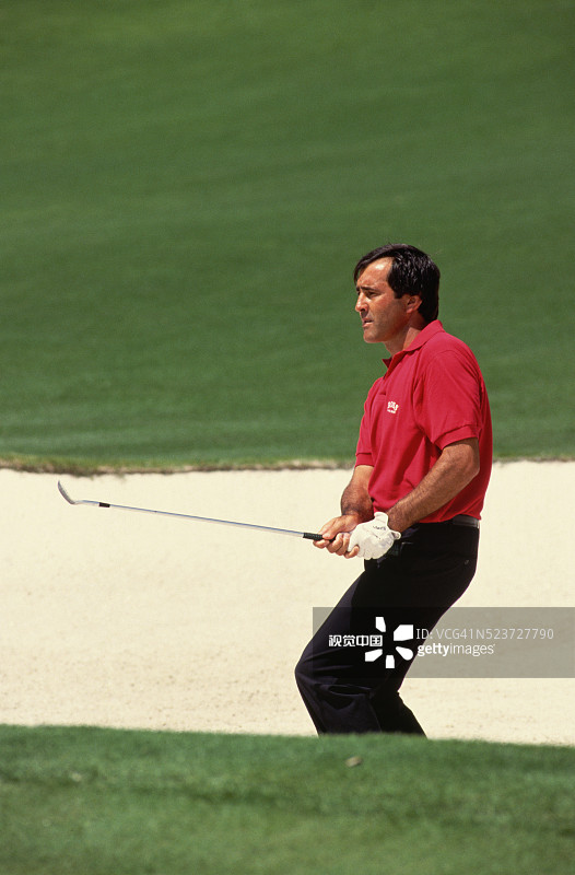 塞维·巴列斯特罗斯从沙坑中切球图片素材