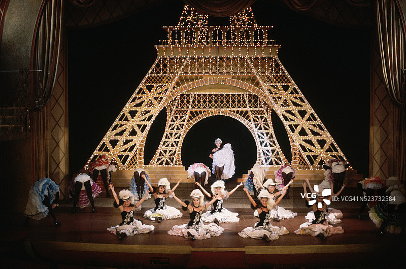 福利叶歌剧院的康康舞表演图片素材