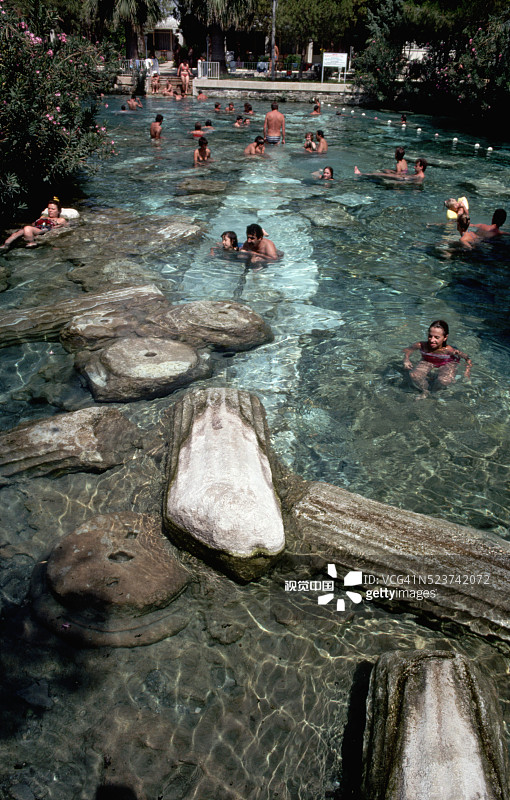 罗马浴池中的游客图片素材