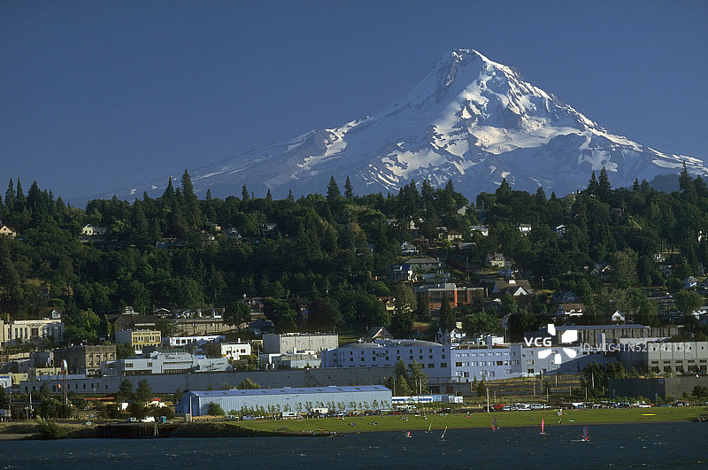 胡德河上空的胡德山图片素材