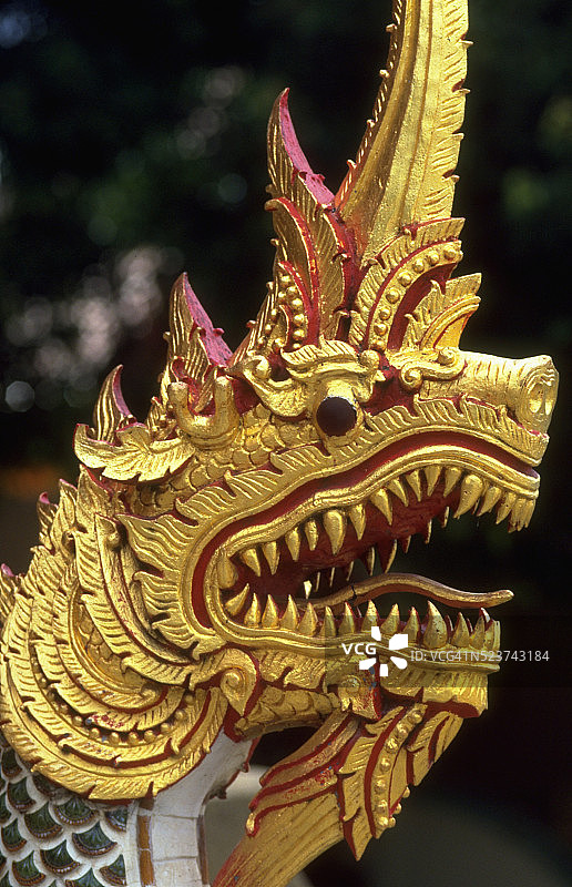 寺庙里的那伽雕塑图片素材