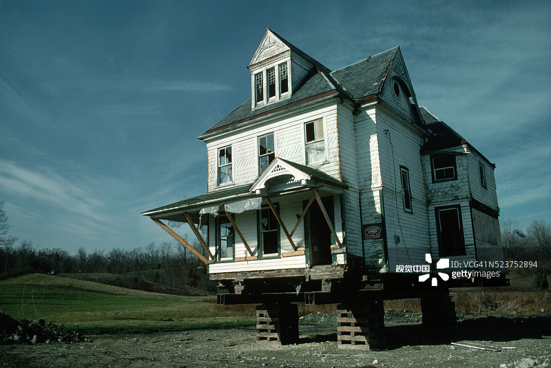 积木上的维多利亚式房屋图片素材