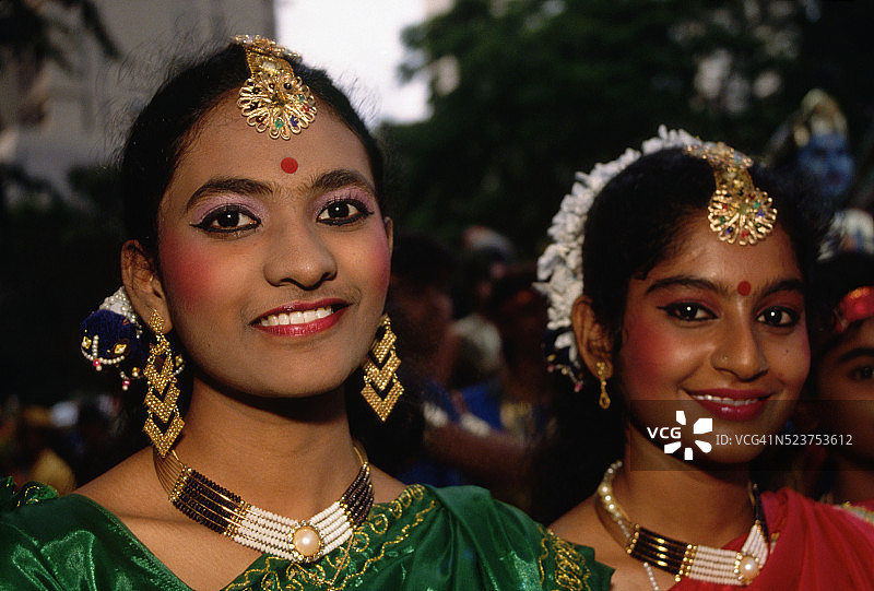 穿着传统服饰的印度妇女图片素材