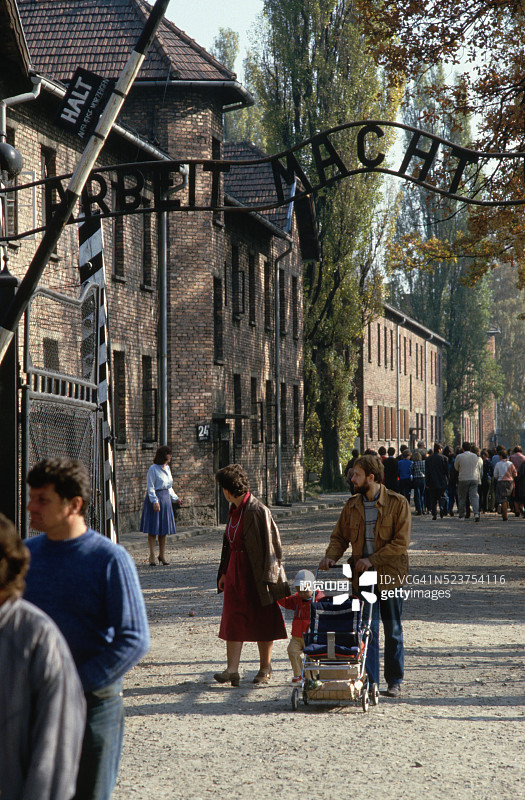 奥斯威辛-比克瑙集中营的参观者图片素材