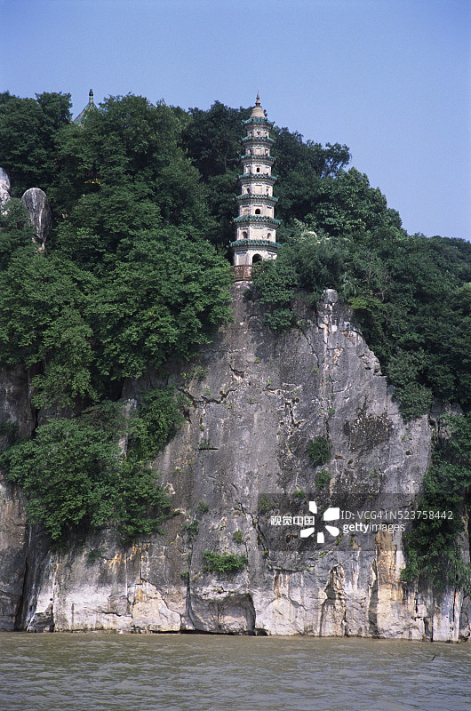 石钟山上的宝塔图片素材