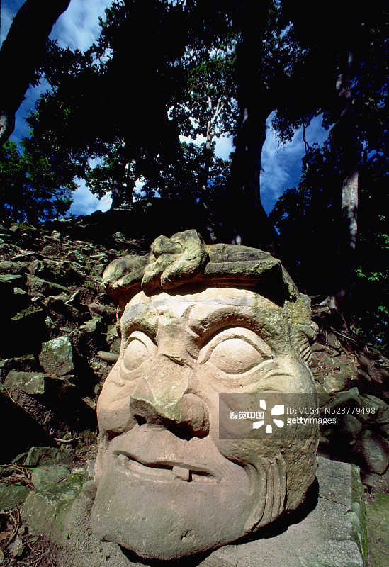 玛雅男子巨石头像图片素材