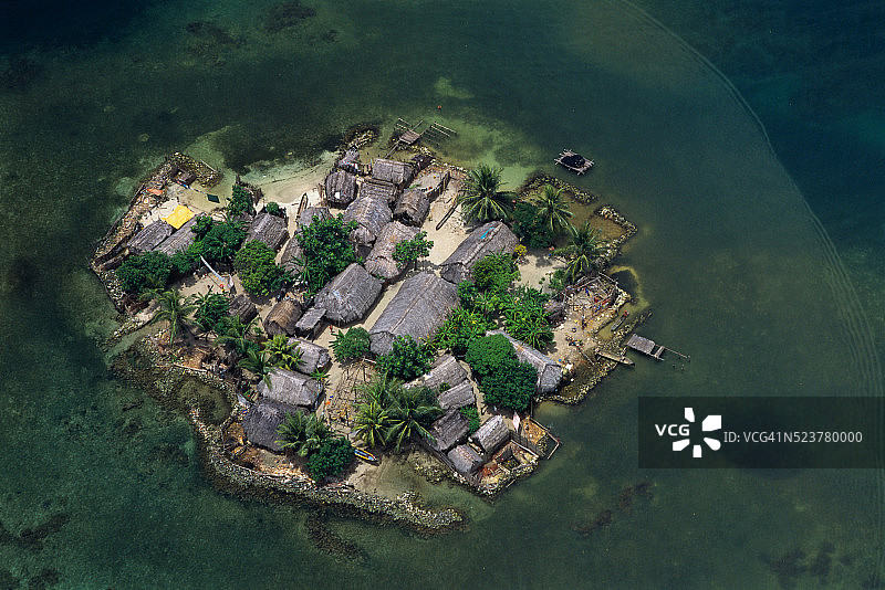 圣布拉斯群岛上的库纳村庄图片素材