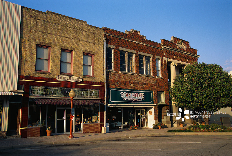 德克萨斯州麦金尼市中心区的商店图片素材