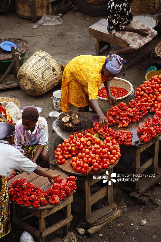 在尼日利亚市场出售农产品图片素材