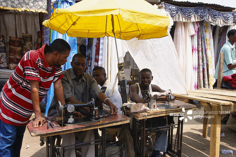 尼日利亚市场的缝纫服务图片素材