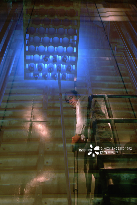 从反应堆堆芯中移除燃料图片素材