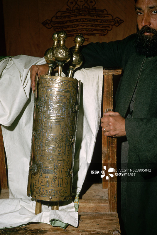 手持古代《妥拉》的撒玛利亚祭司图片素材