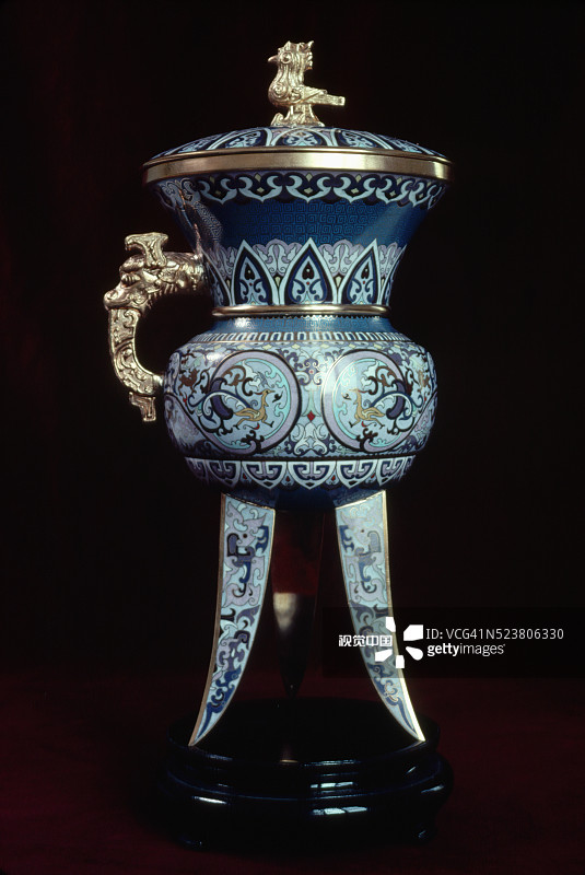 景泰蓝三足器皿图片素材