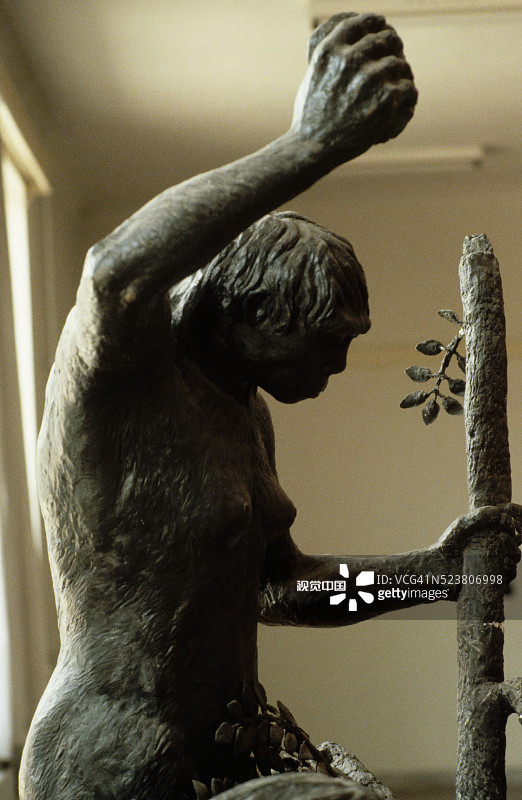 周口店北京人雕像图片素材