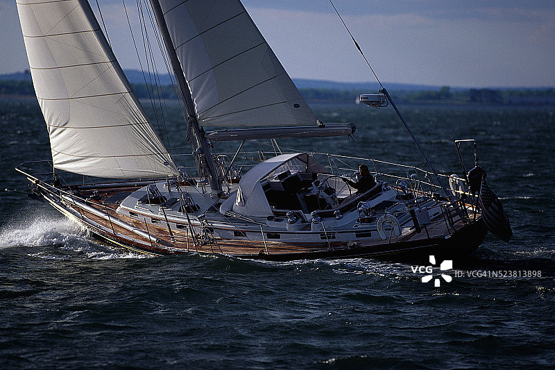 在纳拉甘西特湾航行图片素材