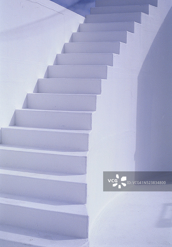 极简主义白色楼梯图片素材