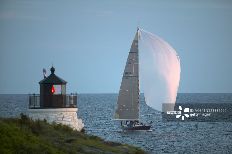 帆船和灯塔图片素材