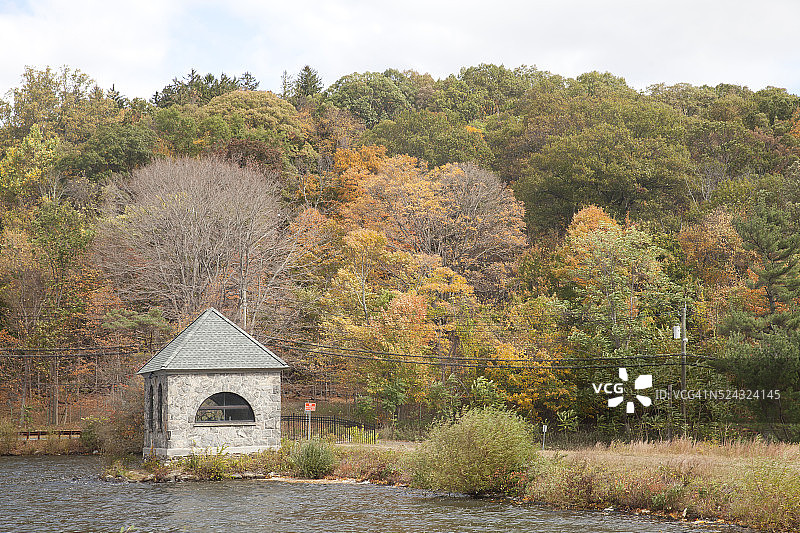 塔里敦湖滨公园秋景图片素材