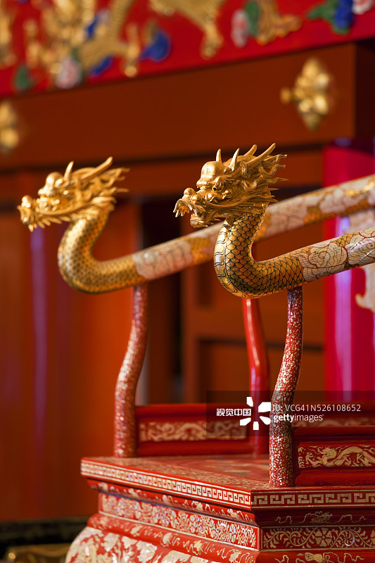 日本冲绳岛那霸市首里城正殿的国王宝座图片素材