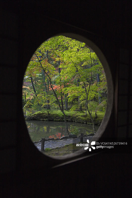 日本京都西芳寺禅寺的苔藓花园茶馆图片素材