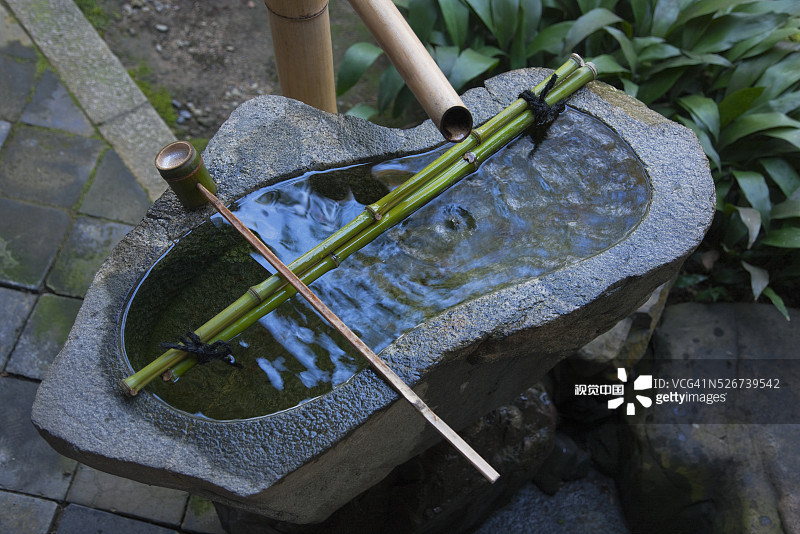 日本京都建仁寺禅寺花园水池图片素材